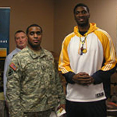 Athletes for Hope Holidays Roy-Hibbert