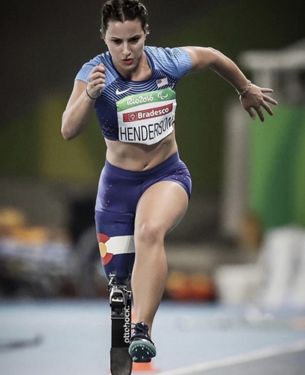 lacey henderson running in the middle of a race