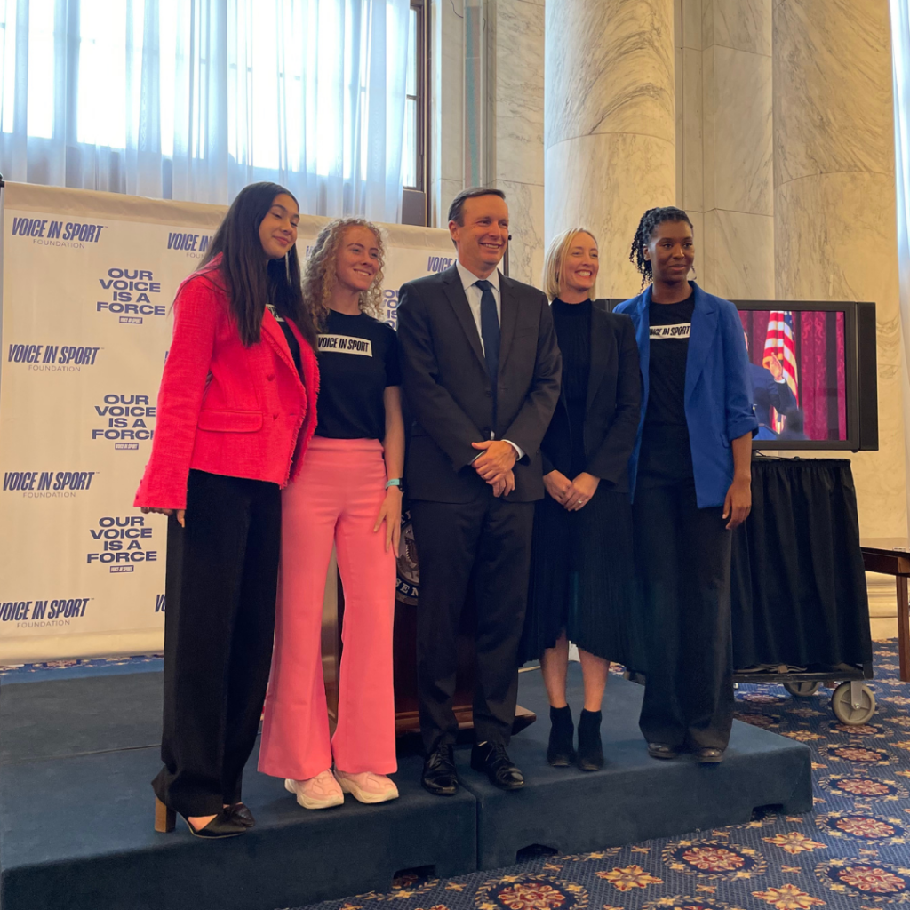 Female student-athletes from Georgetown University smile for a photo with Senator Chris Murphy.